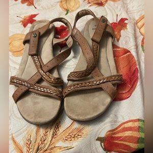 Earth origin sandals women size 8 brown